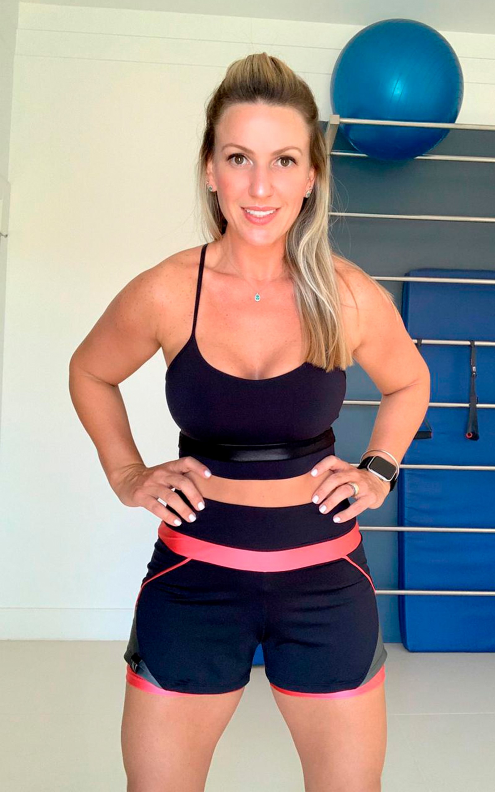 Top Spring Preto, Coleção YOURSELF - NKT Fitwear Moda Fitness