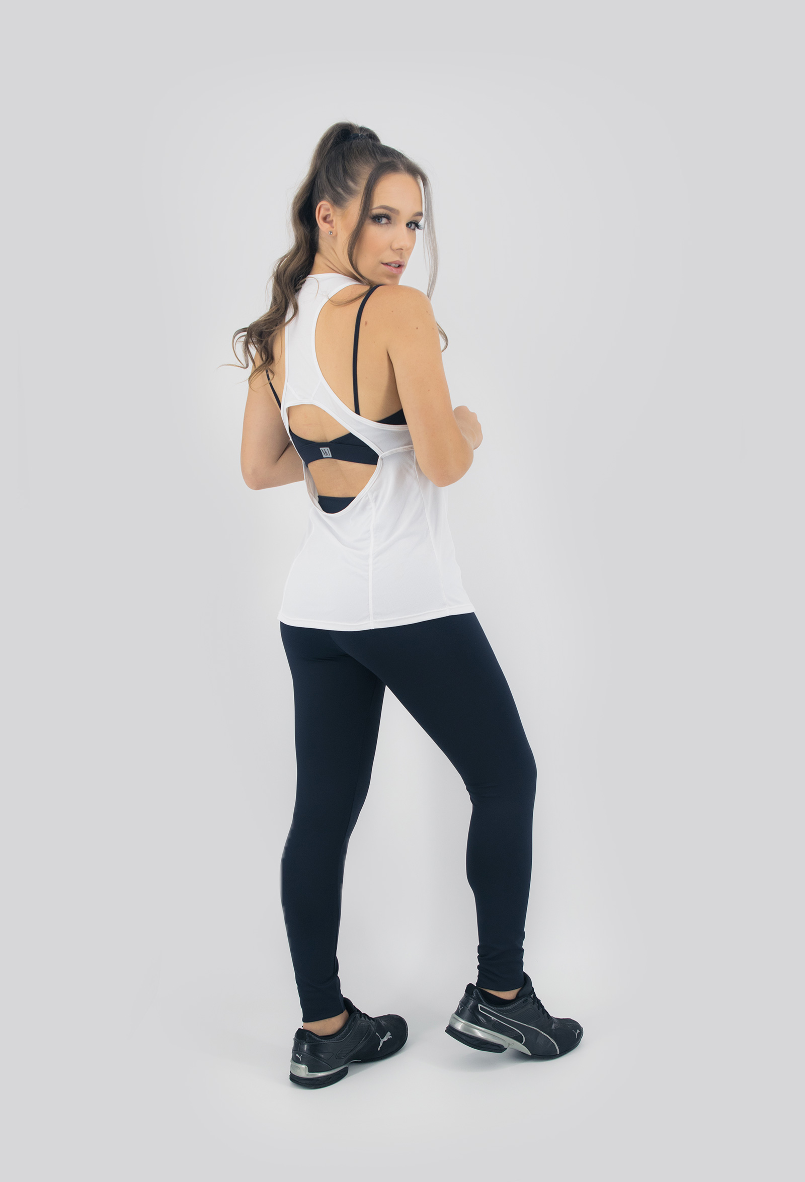 Regata Clipping Branca, Coleção Move Your Body - NKT Fitwear Moda Fitness